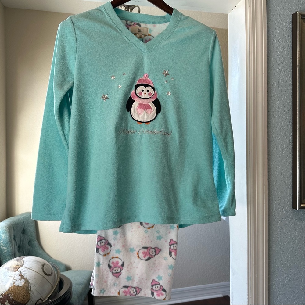 Love to Lounge Winter Themed Fleece Look Pajamas Two Piece Sleep Set Size M